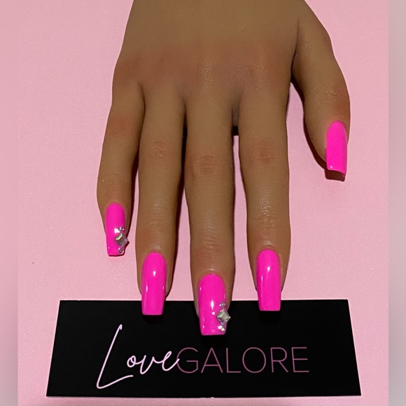Hand Crafted Wicked Movie themed Medium Square Pink Love Galore Press On Nails - Picture 1 of 4